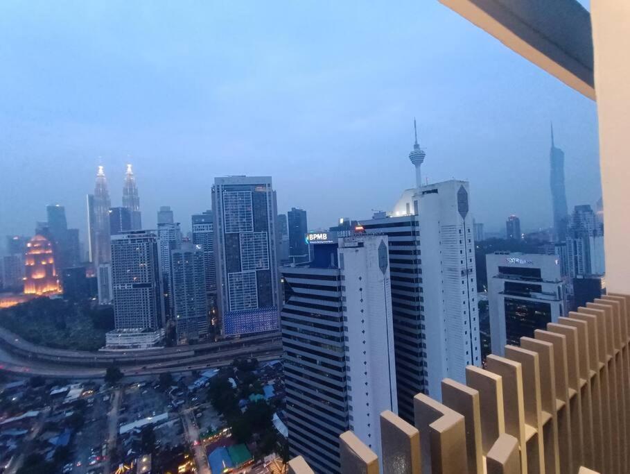 クアラルンプールCl 27A Insta Klcc View & Infinity Pool Viewアパートメント エクステリア 写真