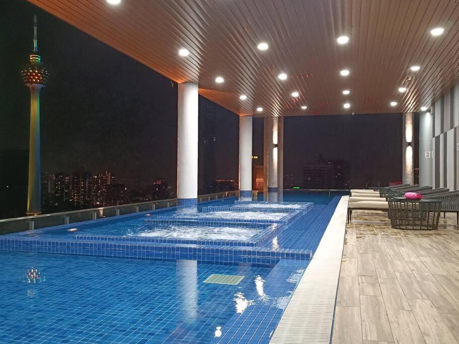 クアラルンプールCl 27A Insta Klcc View & Infinity Pool Viewアパートメント エクステリア 写真