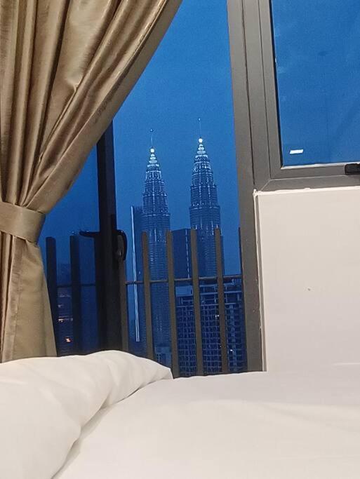 クアラルンプールCl 27A Insta Klcc View & Infinity Pool Viewアパートメント エクステリア 写真