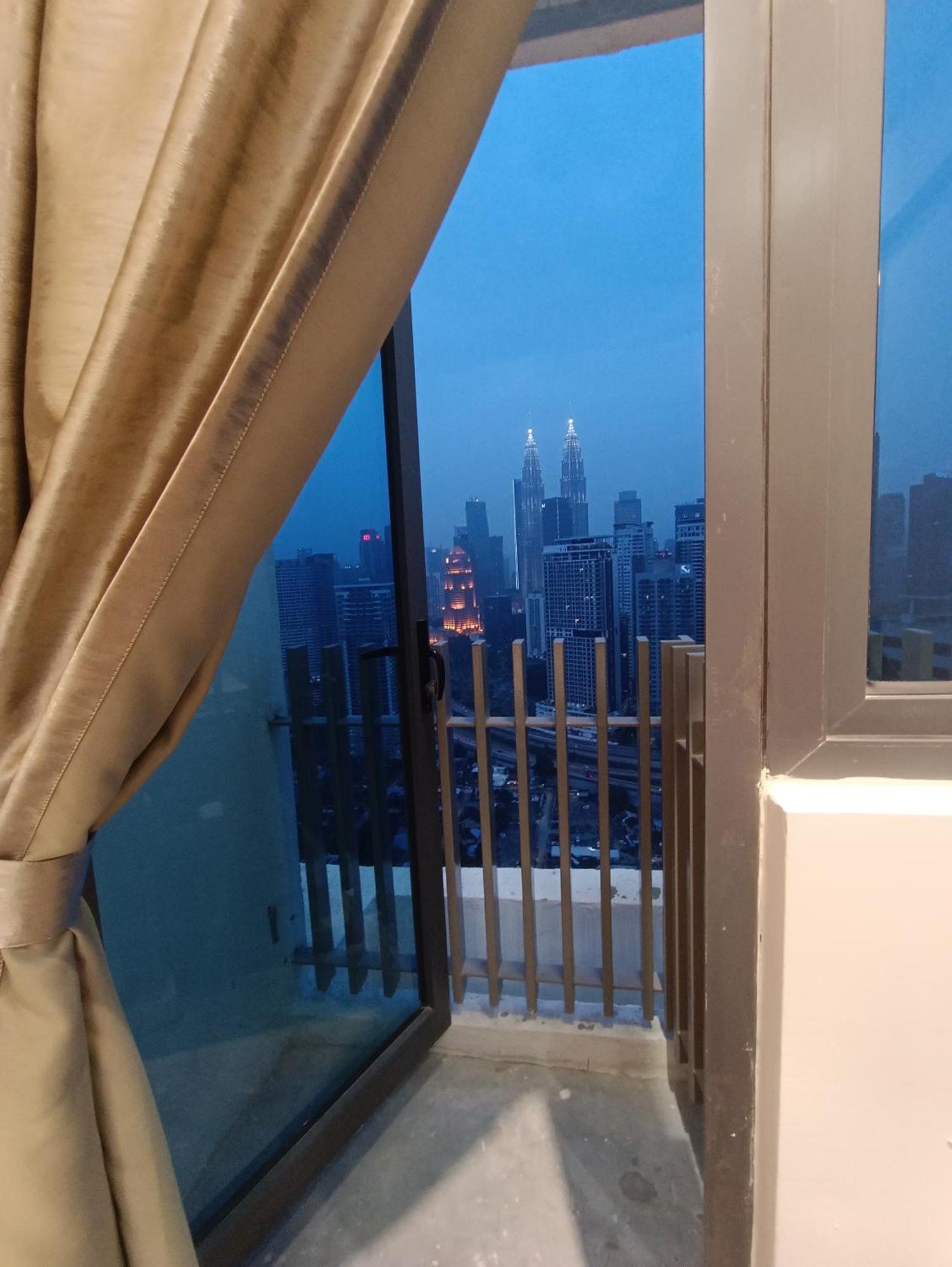 クアラルンプールCl 27A Insta Klcc View & Infinity Pool Viewアパートメント エクステリア 写真