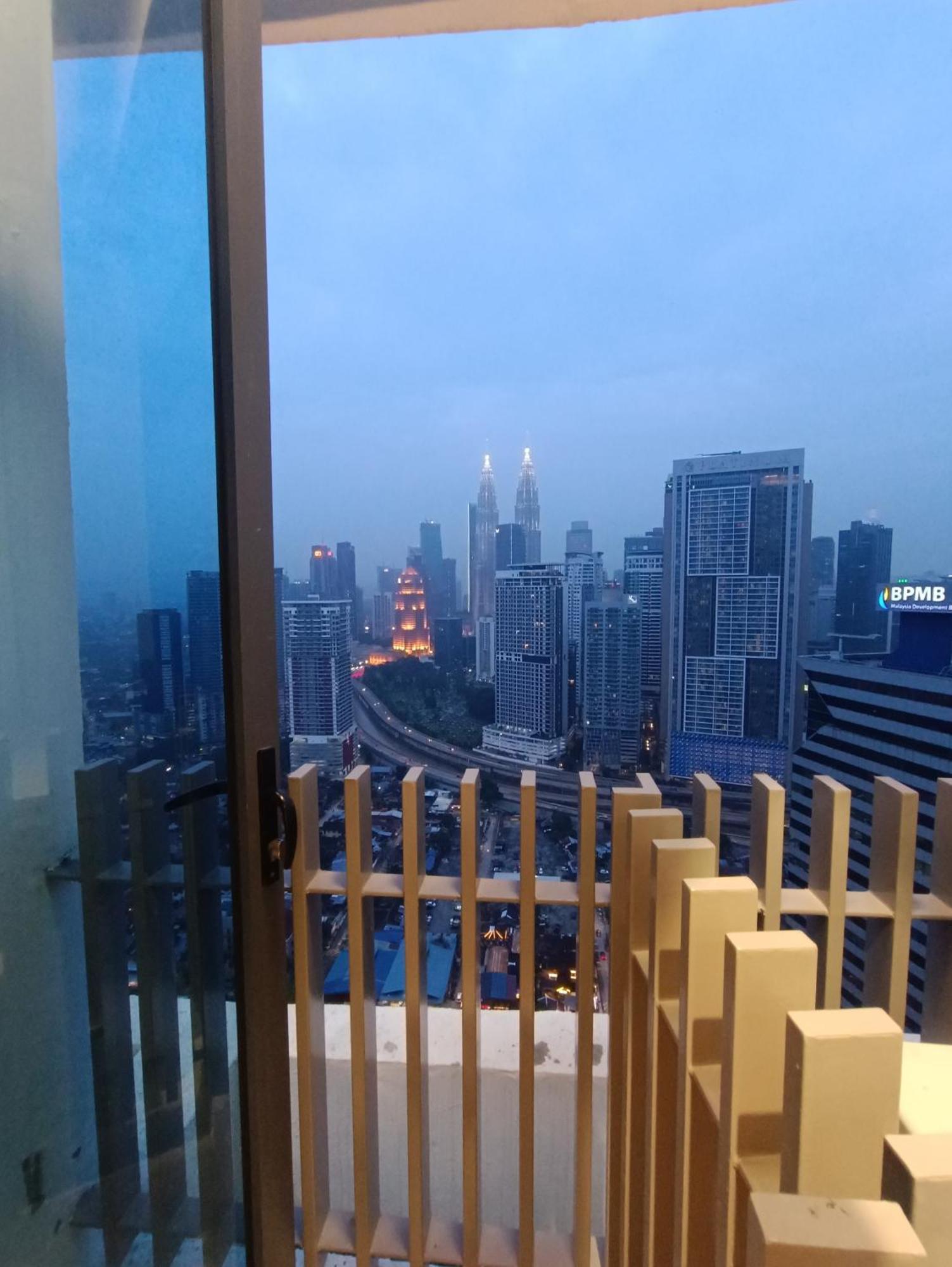 クアラルンプールCl 27A Insta Klcc View & Infinity Pool Viewアパートメント エクステリア 写真