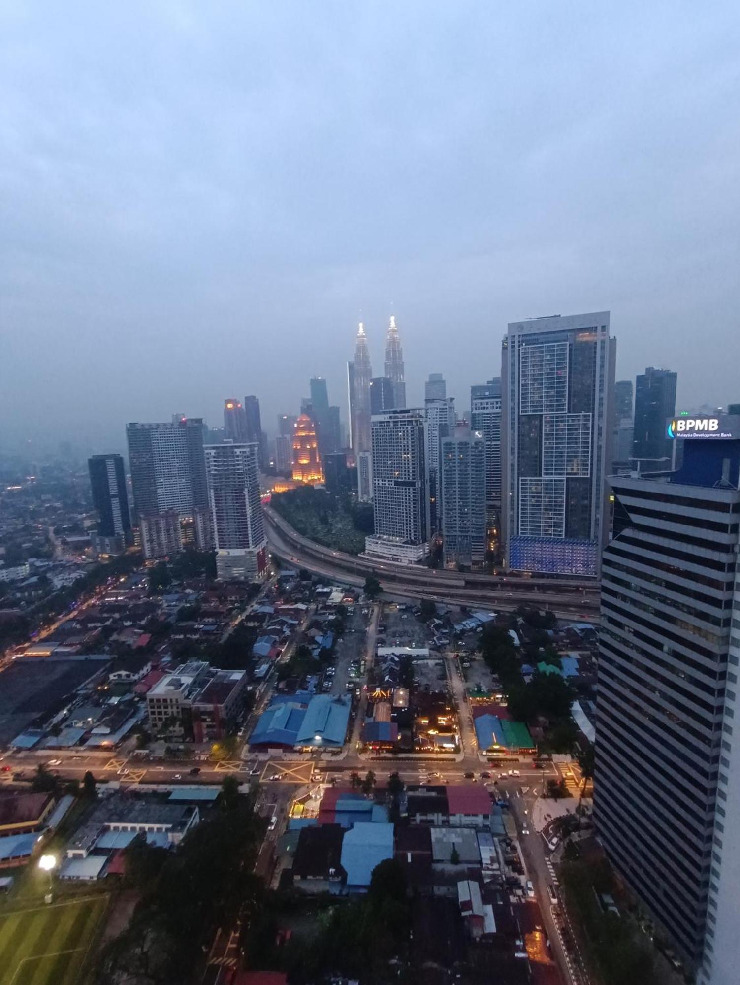 クアラルンプールCl 27A Insta Klcc View & Infinity Pool Viewアパートメント エクステリア 写真